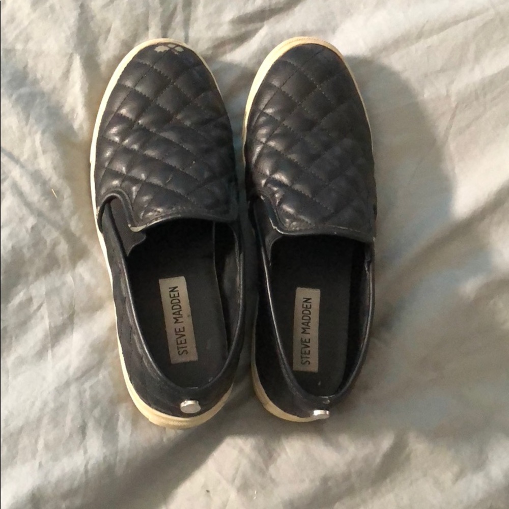 Steve Madden black quilted sneaker